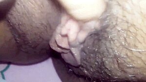 Feuchte Latina BBW tease ihre fette dicke Fotze close-up