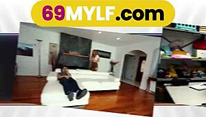 VR смяна или реал? Милф свекърва се сменя за истински секс