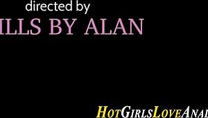 Любопитна лезби новачка опитва анални играчки интимно