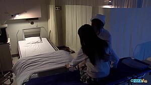 Толкова ме вълнува медицинската сестра да се навежда за пациент грубо догги, дълбоко гърло, свършване в уста, лизане на стегната путка