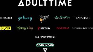 Чери Кис русата гали с крака после маслен footjob кучешка тъпане