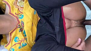 Хей, тая красива индийска мащеха си лижат путката и я чукат яко сте синът