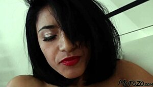 Аматьорка латина се задушава на татковия чудовищен кур преди лепкава фейс експлозия