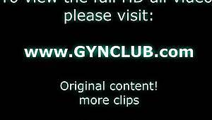 Уау, това гинекологично изследване я кара да трепери и свършва на стола без спиране