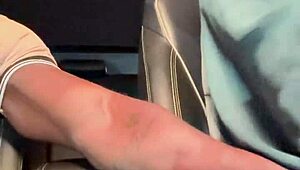 черен биков яде пичката на хотвайф докато тя звъни на кюка насред чукането