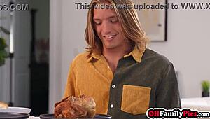 Голяма путка тийн 18+ и милф споделят чудовищен хуй в дива група глътане