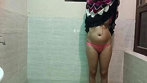 Деси стъп баща наказва пушеща 18+ стъп дъщеря с чукане на стегната путка