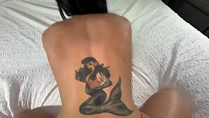 гадна стъп-мама Надя Уайт дразни с огромен задник и стегната путка