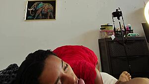 POV мащехата се промъква в леглото на стеpson смуче огромен хуй и чука стегнатата си пича