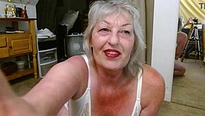 дawnskye1962 разкрива бели бабинки гащички за Mark в ретро POV ъпдейт