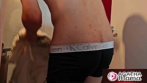 Agatha Mama fickt heiße MILF Stiefmama Vida Loka wieder mit Novinho in wilder Bareback-Orgie