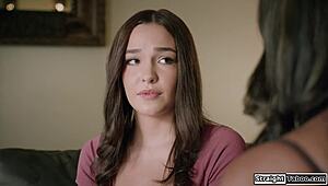 перверзниците в къщата са с очи върху обръснатата ми тийн 18+ пища сега татко