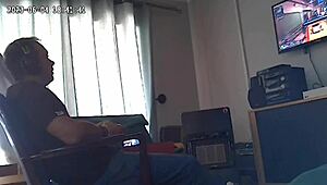 旦那にバレないようにバックで犯されてるよ 😜