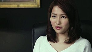 Хей, виж тази дива японска красавица Риса Онодера обича секса повече от храната в еро докудрама Онна Нецу Тайрику! 😍