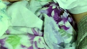 mi hermanastra está tan borracha que apenas puede moverse, ¿aprovecho para tomarla?