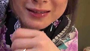 Trauring glänzt in einem schnellen Handjob-Schnappschuss-Video.