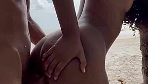 Novinha drops to all fours on the love island net