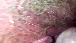 Najstnik trdo jebe svojo rdečelasko babico za creampie