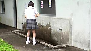 Hey, tu crois que cette nana innocente a été droguée et a perdu le contrôle dehors ?