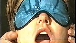 سوزي العبدة الشابة 18+ تتحمل تدريب BDSM عنيف في زنزانة مظلمة