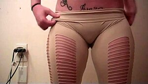 sara snow shows off her booty in the snow