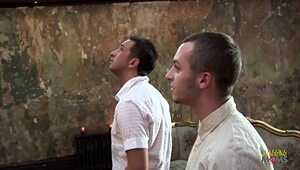 Hej, se pridružiš nam za analni foursome z dp? Te milf rjavolaske in blondinke so divje!