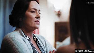 Доведена дъщеря близана от гърдаста мащеха