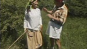 Hei, vrei să vezi latura sălbatică a bunicii vitrege?