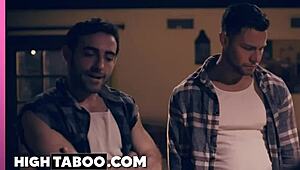 Mochileira Zoey Monroe forçada a foder cowboys em terras selvagens. Ação de quatro rude se desenrola.