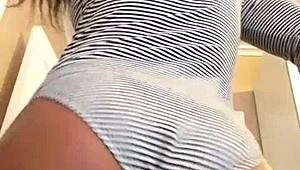 Hey, tu veux voir ce cul tatoué aux nichons naturels se faire asseoir sur la gueule ? 😏