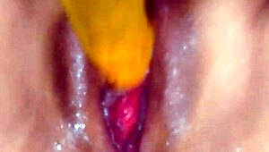 mi novia prueba por primera vez consolador