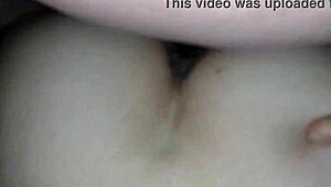 说脏话的宝贝得到阴道内射，她的呻吟充满自制片段