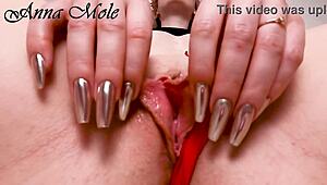 Pawg in red leggings shakes her ass and teases her pussy up close