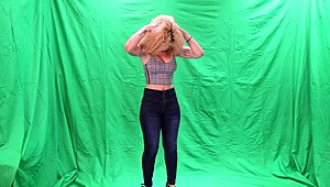 Bambi Dianna's Amusing Non-Nude Photoshoot Session 😊