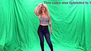 Bambi Dianna's Amusing Non-Nude Photoshoot Session 😊