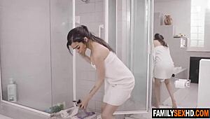 nevlastní brácha a sestra se plíží na rychlý jeb 😜