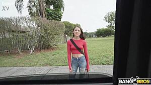 Απελπισμένη μοντέλα ανταλλάσσει σεξ για μετρητά! 💸