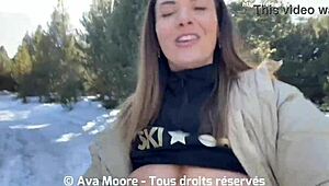 Une française suce une grosse bite dans la neige et avale tout le sperme - ejaculation buccale