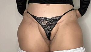 Ох, човече, съблазнителна мащеха с огромен задник ме подлудява!