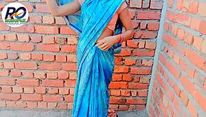 माँ बेटा हिंदी मोमेंट शेयर करते हैं