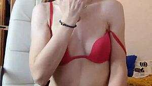 Webmodel teases with dildo on webcam