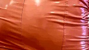 hey, wanna see me in latex? tell me how to stroke!