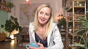 嘿，看德国骚妹性感内衣自摸！😍