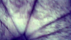 金发熟女Vicky在公共群交中被硬操内射