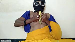 south mallu aunty slides big banana into her pussy