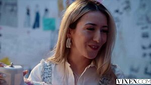 vixen xxlayna just can’t stop grabbing her boss... wow! 😍