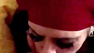 Lady deepthroats massive cock for breakfast