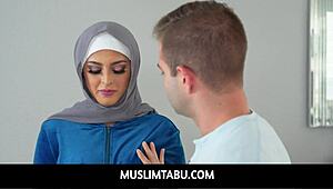 Muslimtabu: Nagy seggű felnőtt hidzsábban tanul izgalmas új trükköket ma.