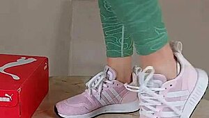 Exciting sneaker unboxing and try on