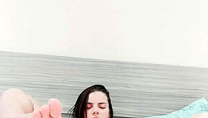 débora andrade masturbates solo